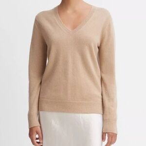 $348 Unworn Vince Weekend Cashmere V-Neck Sweater in Camel